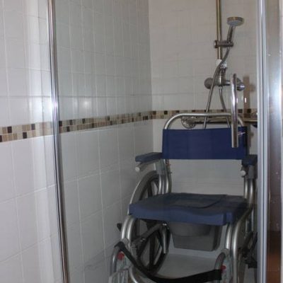 Parque Cerdeira Toegankelijkheid - Douchebungalow aangepast met badstoel