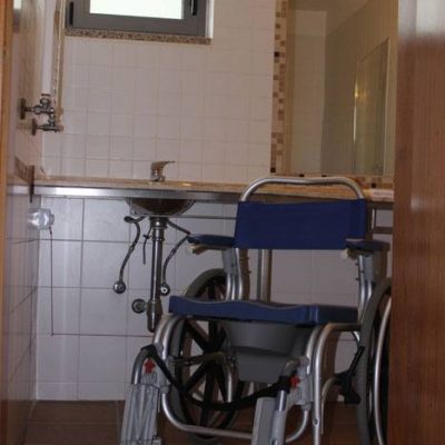Parque Cerdeira Accessibilité - Salle de bain / chaise de douche pour personnes à mobilité réduite Bungalow