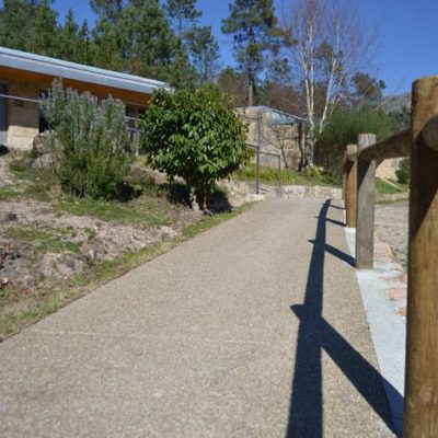 Parque Cerdeira Accessibilité - Chemins d'accès aux bungalows